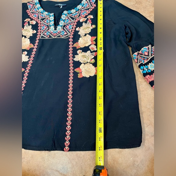Andree by Unit Black Boho Tunic with Floral Embroidery 1X - Picture 4 of 9